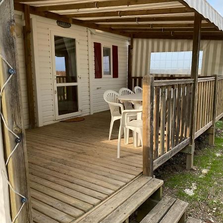 Mobil Home Avec Spacieuse Terrasse A Meschers Proche De Royan Экстерьер фото