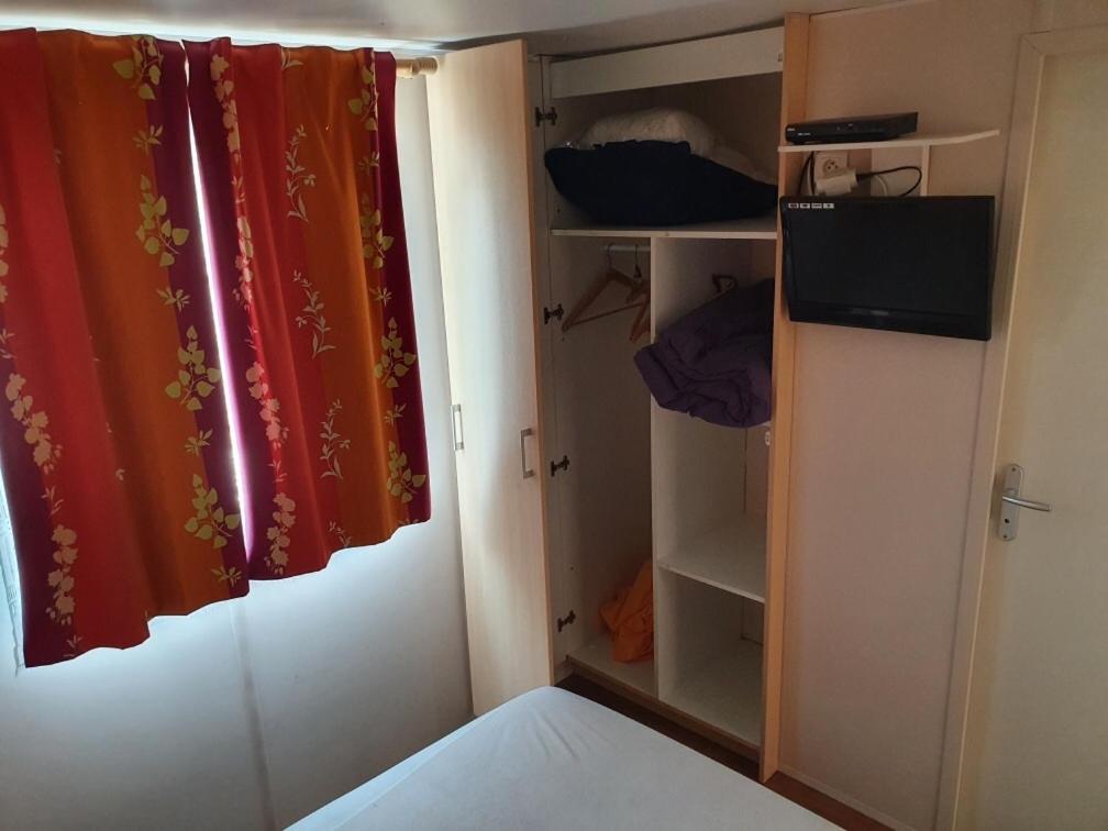 Mobil Home Avec Spacieuse Terrasse A Meschers Proche De Royan Экстерьер фото