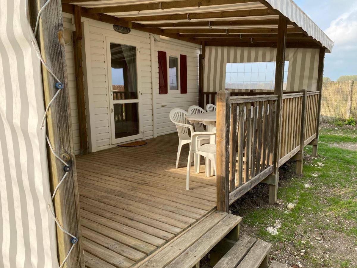 Mobil Home Avec Spacieuse Terrasse A Meschers Proche De Royan Экстерьер фото
