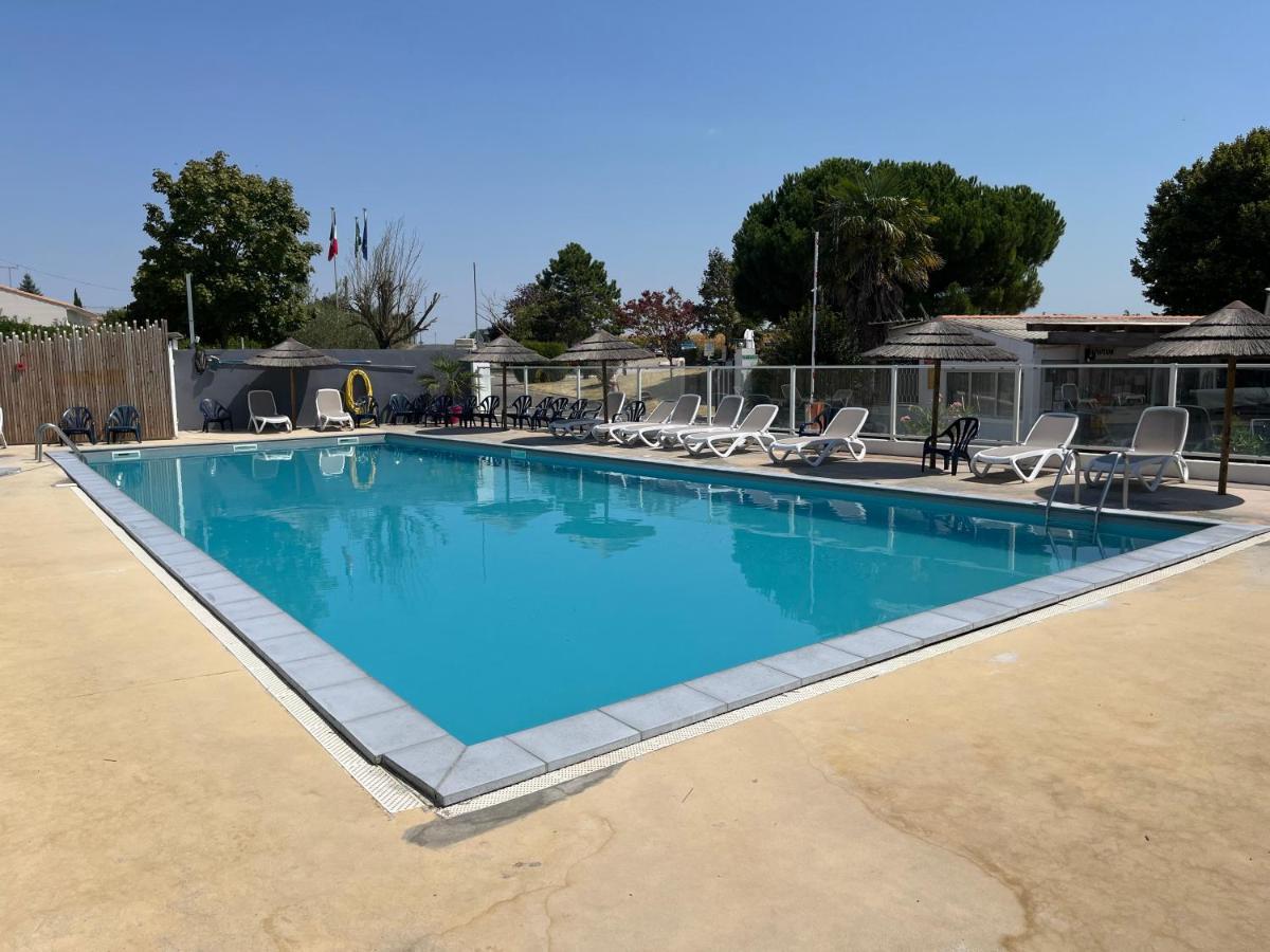Mobil Home Avec Spacieuse Terrasse A Meschers Proche De Royan Экстерьер фото